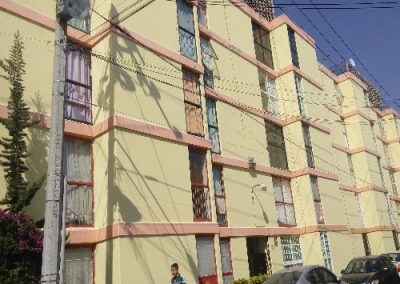 Trabajos de rehabilitación con la aplicación de pintura  en fachadas en la unidad habitacional Batallón de San Patricio